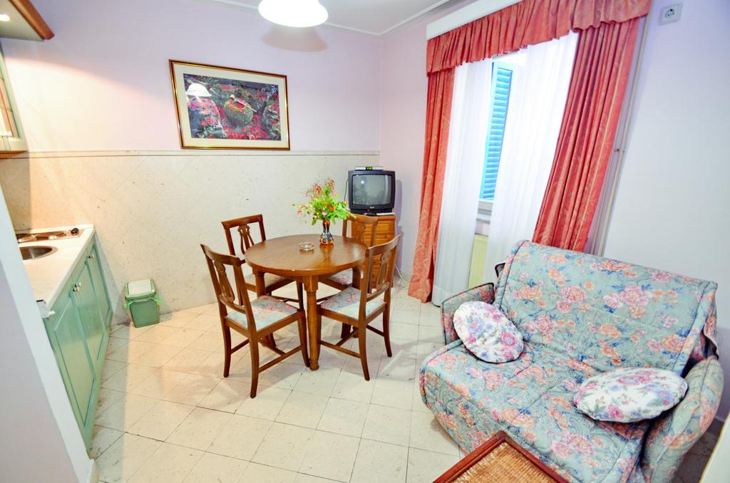 Villa Velzon Guesthouse Budva Habitación foto